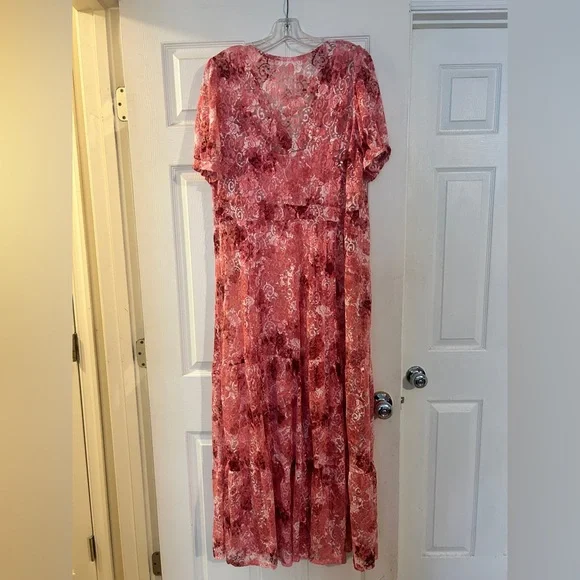 Beautiful Pink Floral Women's Dress - Picture 5 of 7